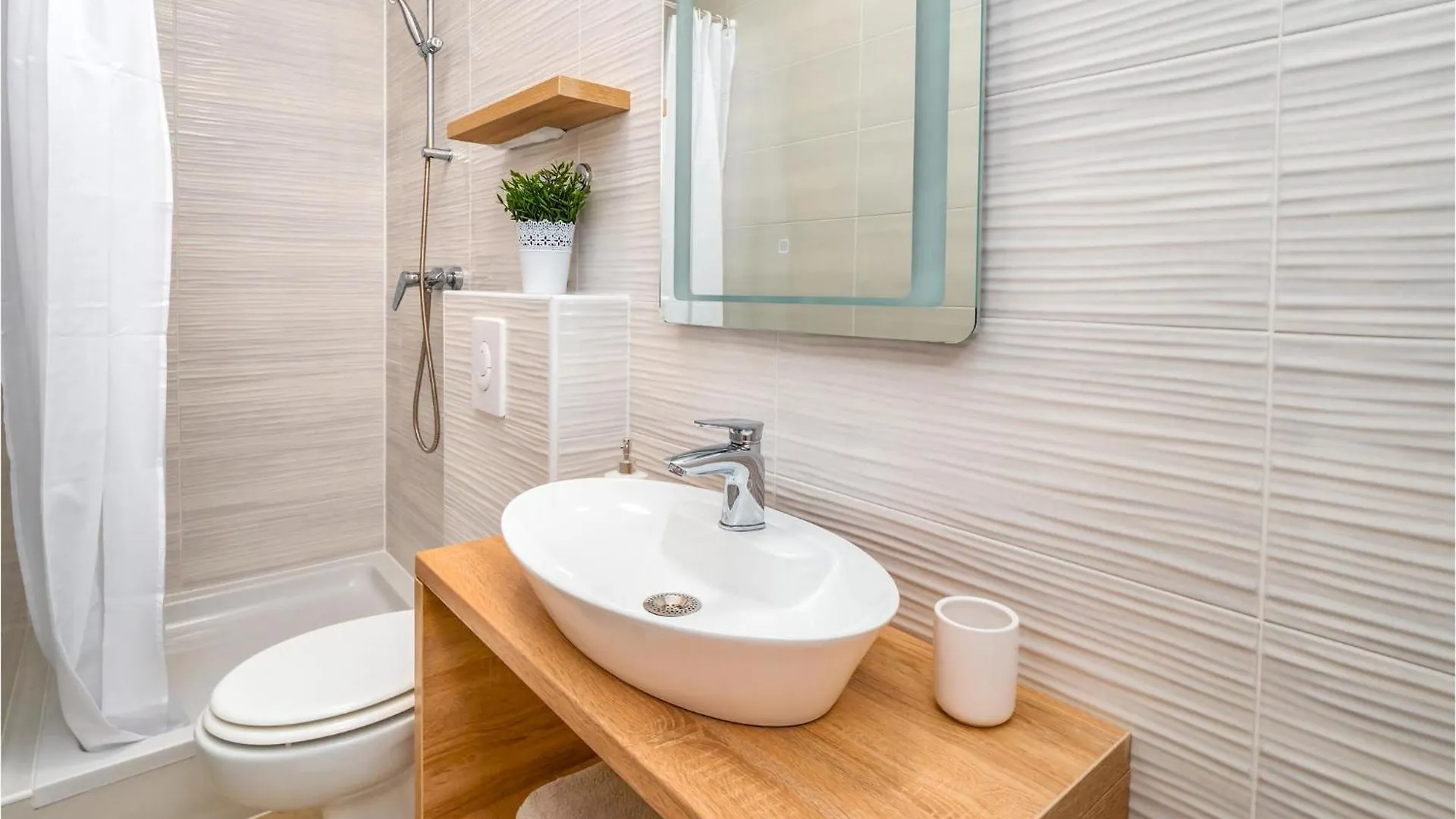 2 Bedroom Beautiful Apartment In Banjol