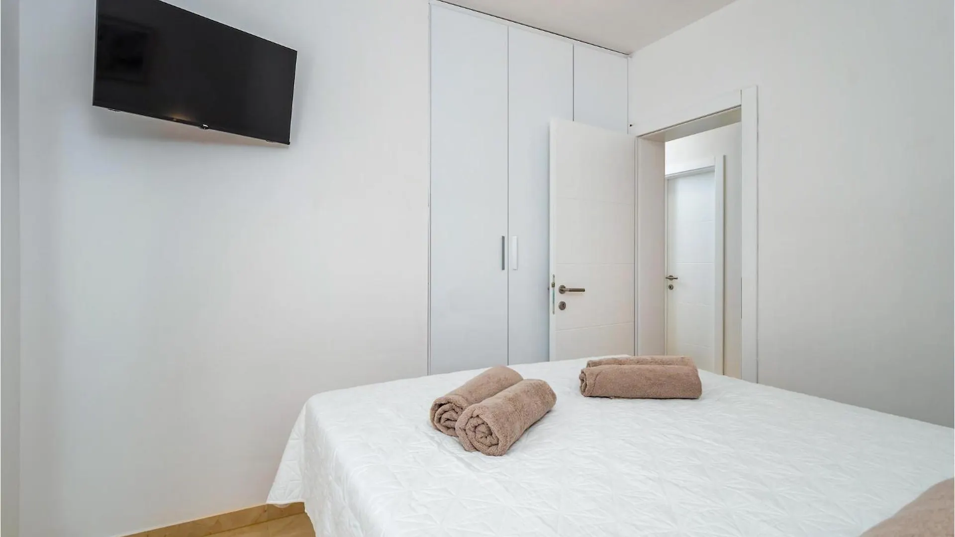2 Bedroom Beautiful Apartment In Banjol