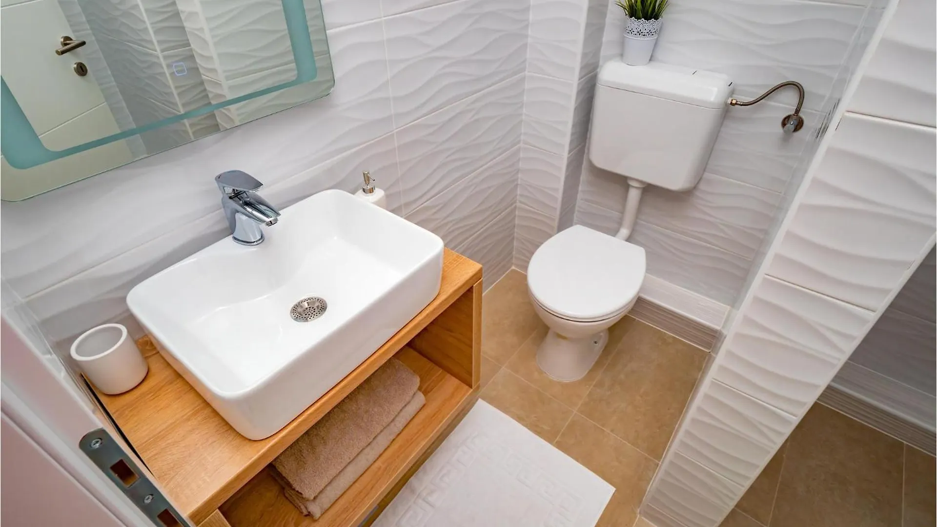 2 Bedroom Beautiful Apartment In Banjol 0*,
