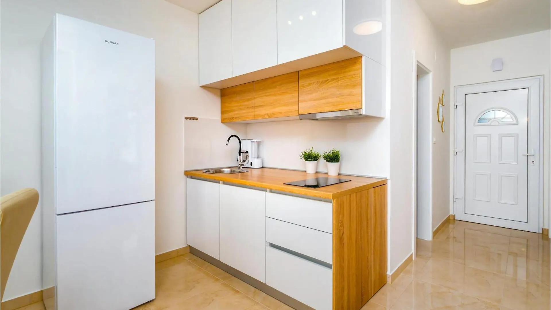 2 Bedroom Beautiful Apartment In Banjol
