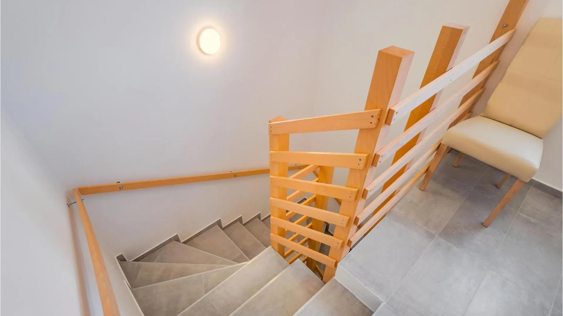 2 Bedroom Beautiful Apartment In Banjol
